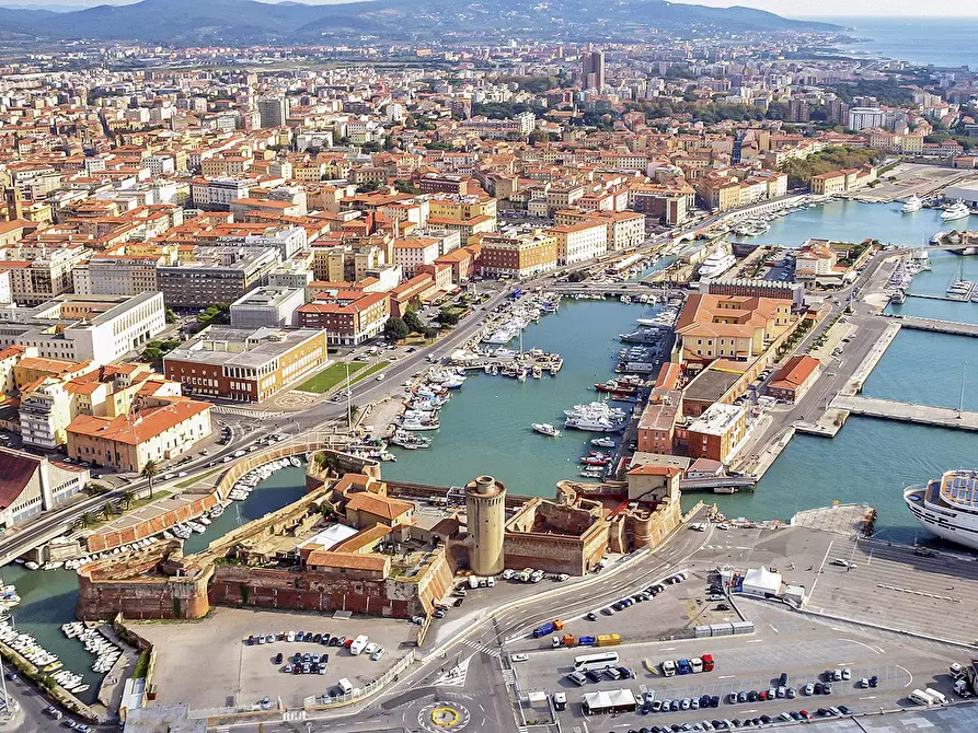 Immagine 2 di Ufficio in vendita  in Via Grande a Livorno