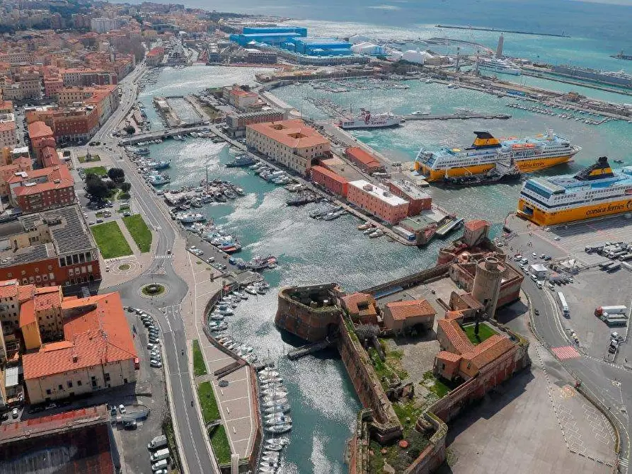 Immagine 3 di Ufficio in vendita  in Via Grande a Livorno