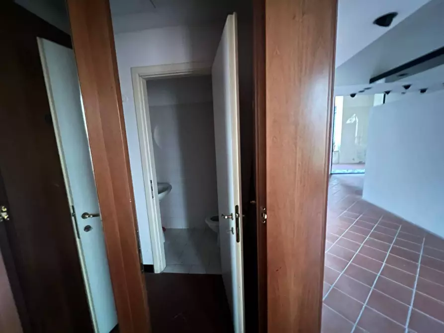 Immagine 6 di Attività commerciale in vendita  in Corso Italia a Pisa