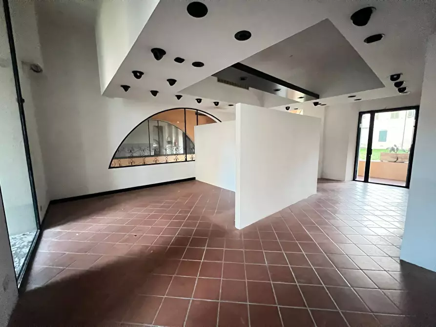 Immagine 5 di Attività commerciale in vendita  in Corso Italia a Pisa