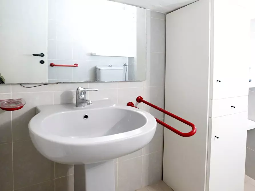 Immagine 19 di Appartamento in vendita  in Viale Del Tirreno a Pisa