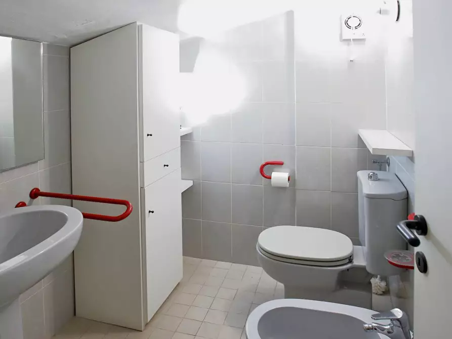 Immagine 18 di Appartamento in vendita  in Viale Del Tirreno a Pisa