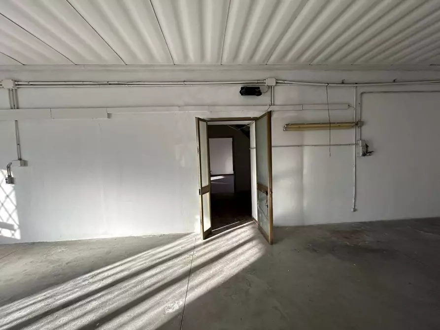 Immagine 3 di Attività commerciale in affitto  in Via Etruria a Cascina