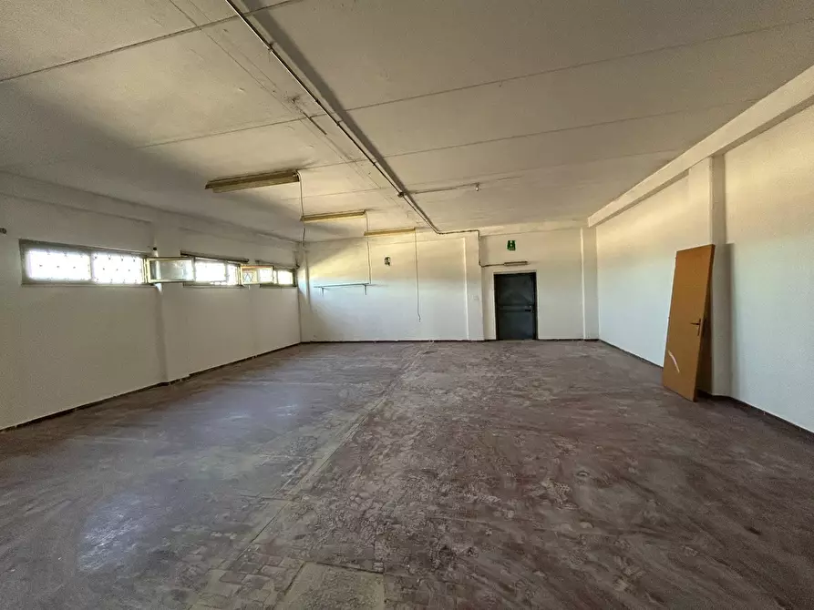 Immagine 13 di Attività commerciale in affitto  in Via Etruria a Cascina