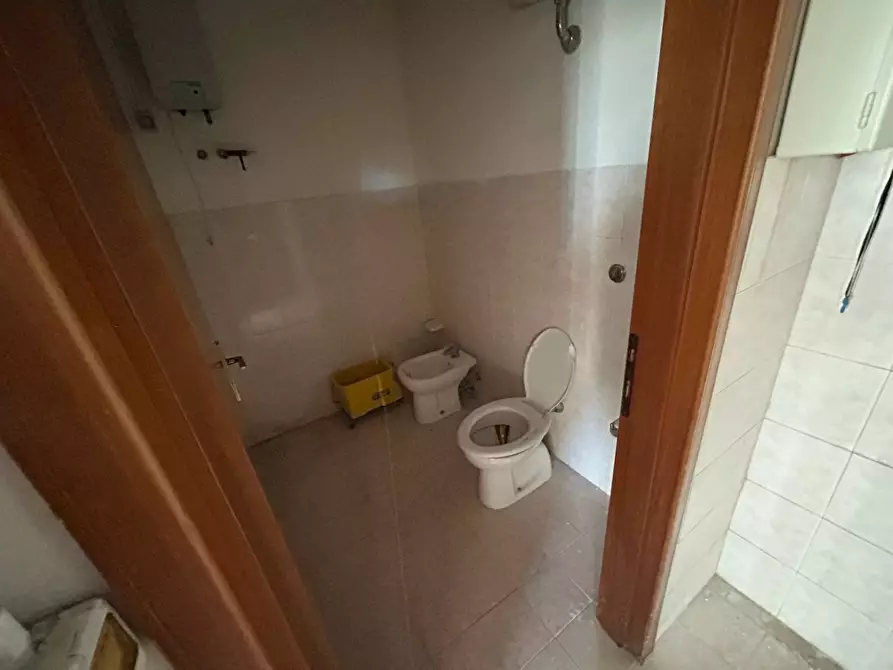 Immagine 15 di Attività commerciale in affitto  in Via Etruria a Cascina