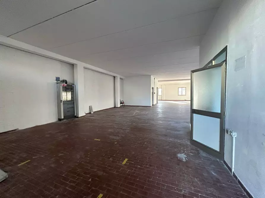 Immagine 2 di Attività commerciale in affitto  in Via Etruria a Cascina