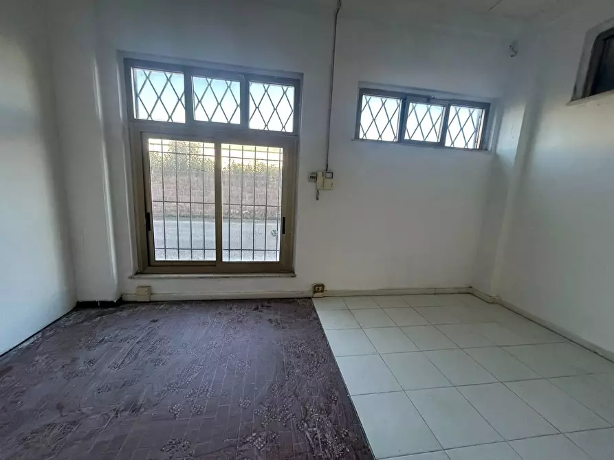 Immagine 16 di Attività commerciale in affitto  in Via Etruria a Cascina