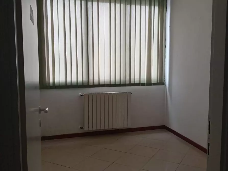 Immagine 9 di Attività commerciale in affitto  in via di MTegulaia a Pisa