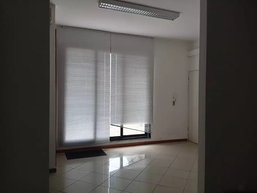 Immagine 13 di Attività commerciale in affitto  in via di MTegulaia a Pisa