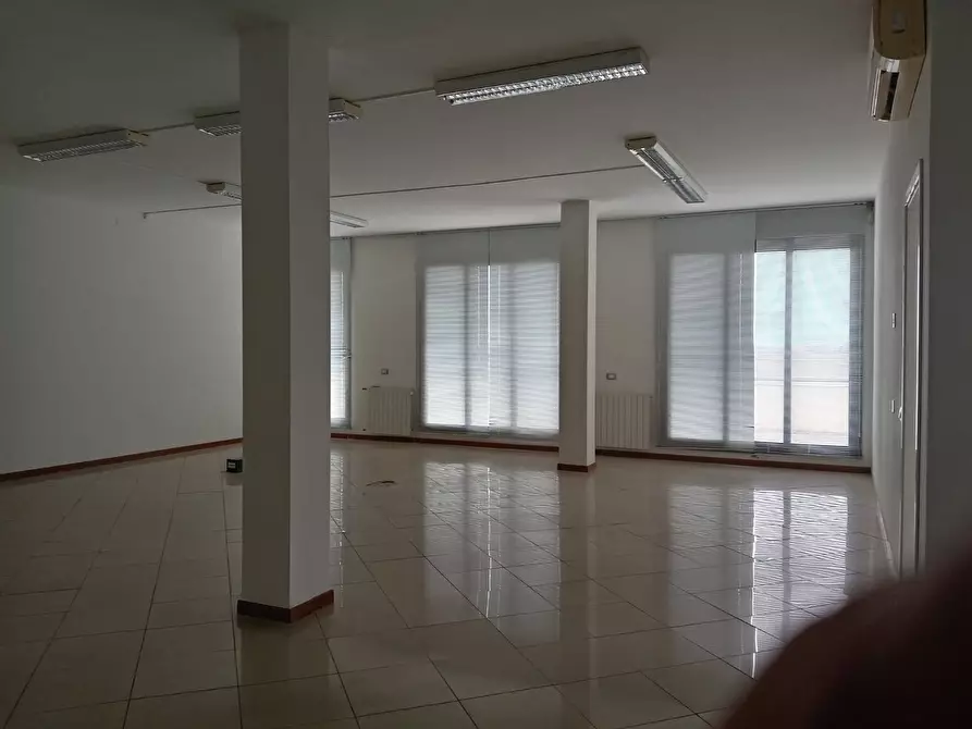 Immagine 14 di Attività commerciale in affitto  in via di MTegulaia a Pisa