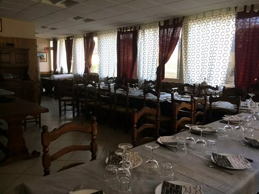 Immagine 2 di Attività commerciale in vendita  in Viale Del Tirreno a Pisa