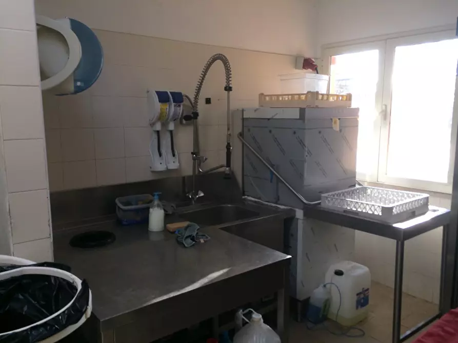 Immagine 6 di Attività commerciale in vendita  in Viale Del Tirreno a Pisa