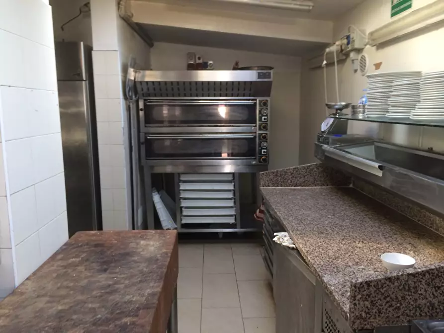 Immagine 7 di Attività commerciale in vendita  in Viale Del Tirreno a Pisa