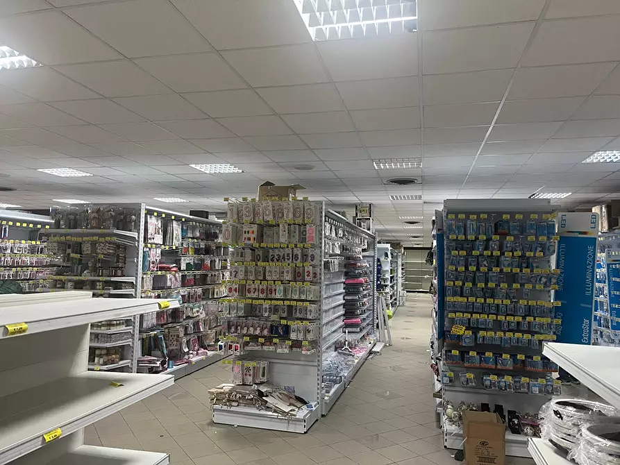 Immagine 2 di Attività commerciale in affitto  in via lunigiana a Aulla