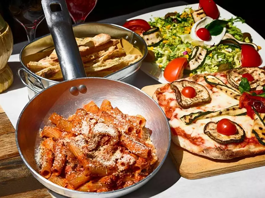 Immagine 2 di Attività commerciale in affitto  in via del polta a Bientina