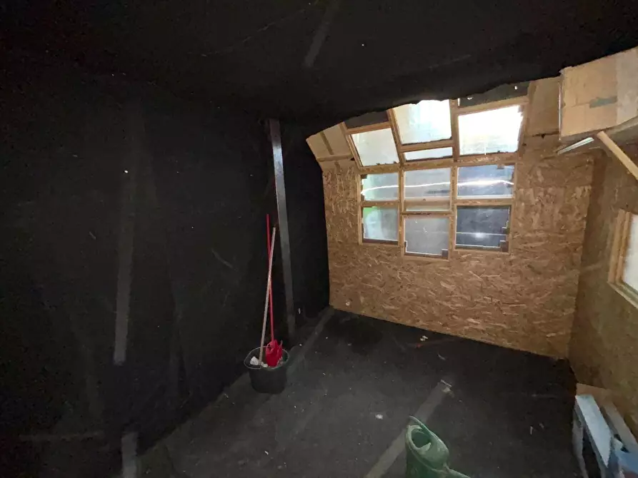 Immagine 9 di Magazzino in affitto  in via achille grandi a Vicopisano