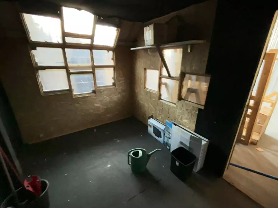 Immagine 8 di Magazzino in affitto  in via achille grandi a Vicopisano