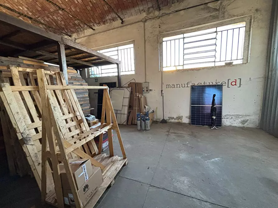 Immagine 4 di Magazzino in affitto  in via achille grandi a Vicopisano