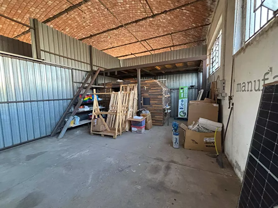 Immagine 2 di Magazzino in affitto  in via achille grandi a Vicopisano