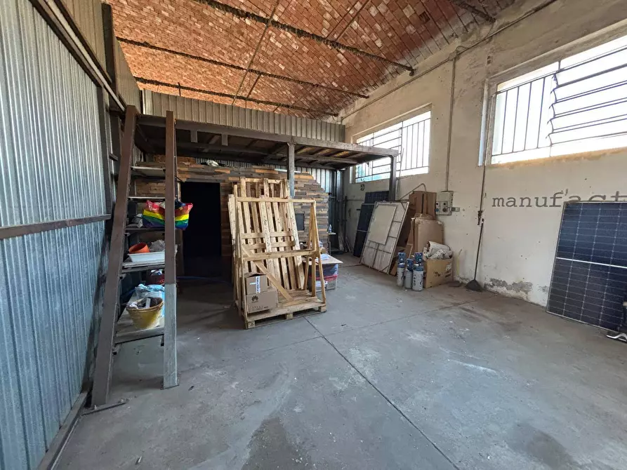 Immagine 1 di Magazzino in affitto  in via achille grandi a Vicopisano