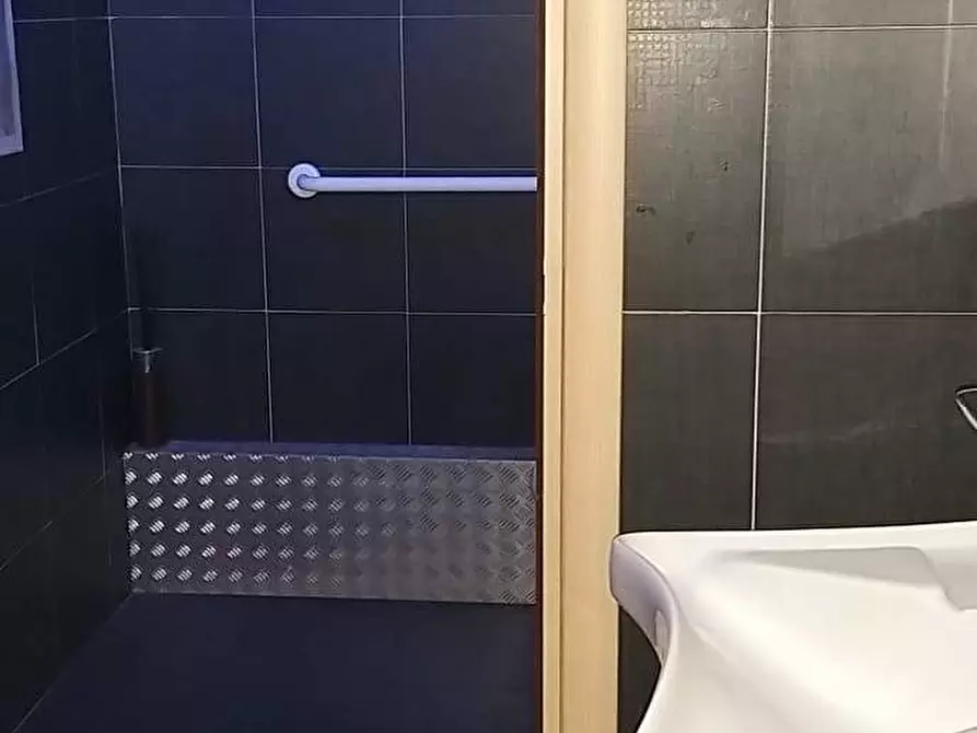 Immagine 7 di Attività commerciale in affitto  in Via Lotti a Pontedera