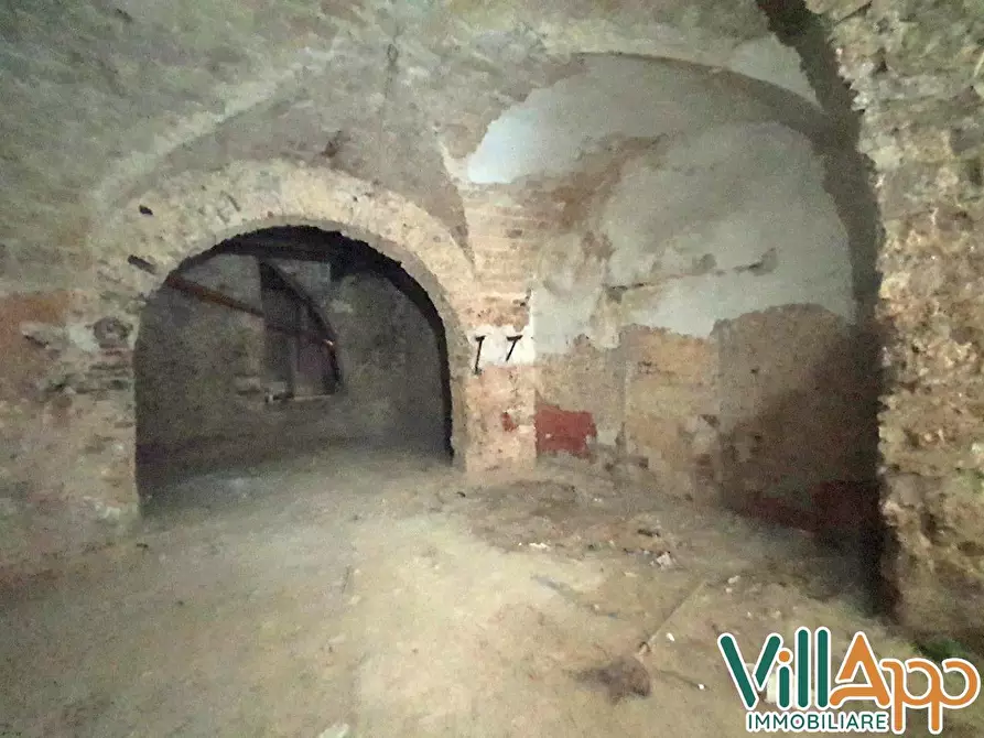 Immagine 3 di Locale commerciale in vendita  in Corso appio claudio a Fondi