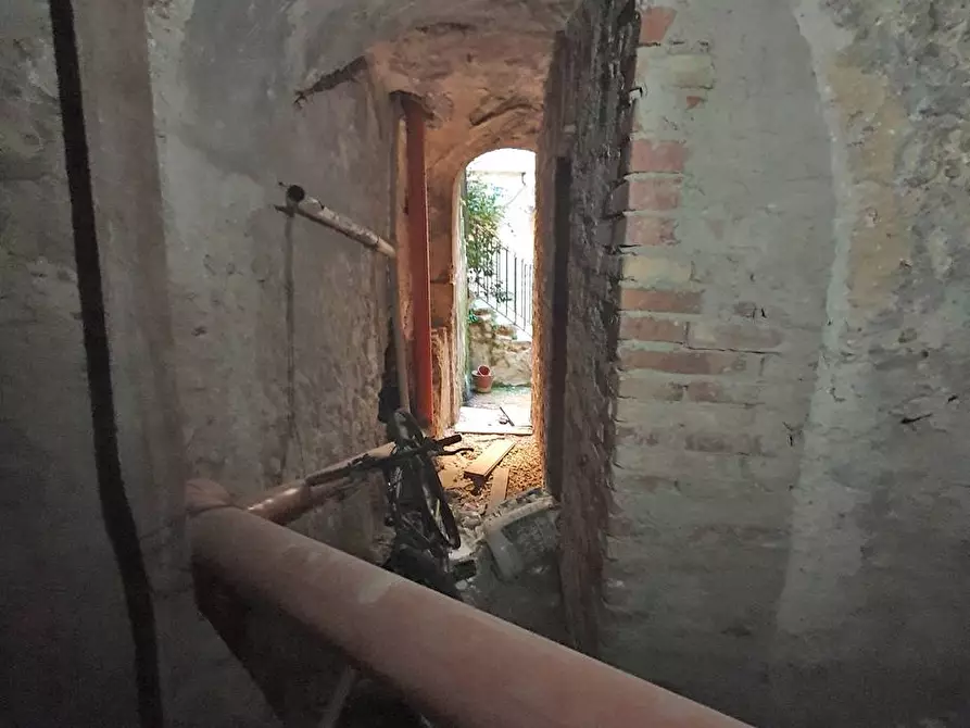 Immagine 6 di Locale commerciale in vendita  in Corso appio claudio a Fondi