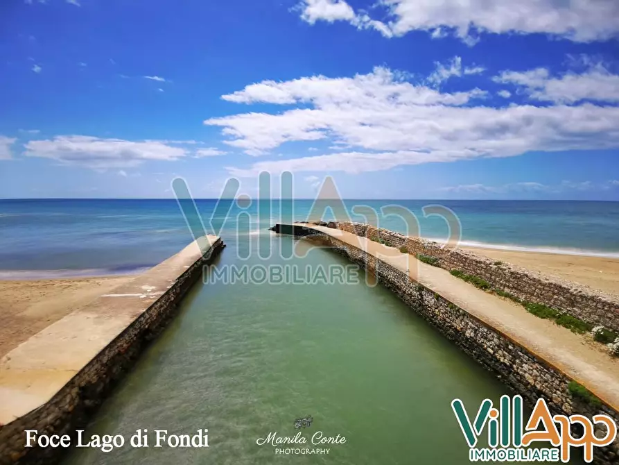 Immagine 23 di Villa in vendita  in Via Vetruvio Vacca a Fondi