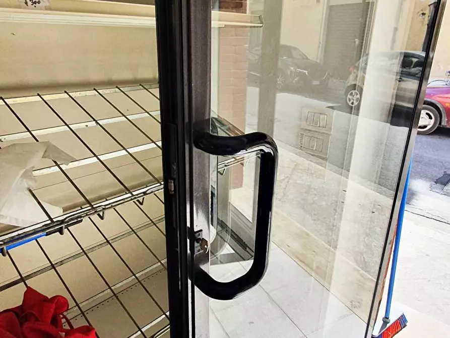 Immagine 9 di Locale commerciale in vendita  in Via Itri a Fondi