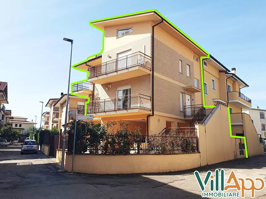 Immagine 1 di Villa in vendita  in Via Basilicata a Fondi