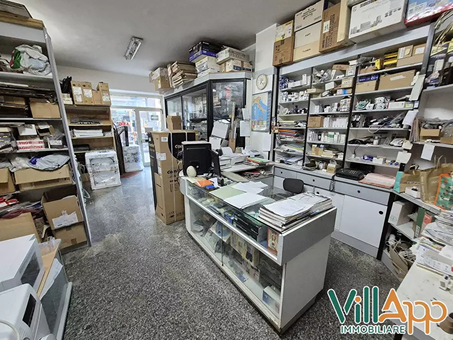 Immagine 10 di Locale commerciale in vendita  in Via Onorato II Gaetani a Fondi