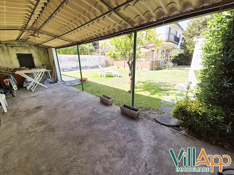 Immagine 29 di Villa in vendita  in Viale delle Rose a Fondi