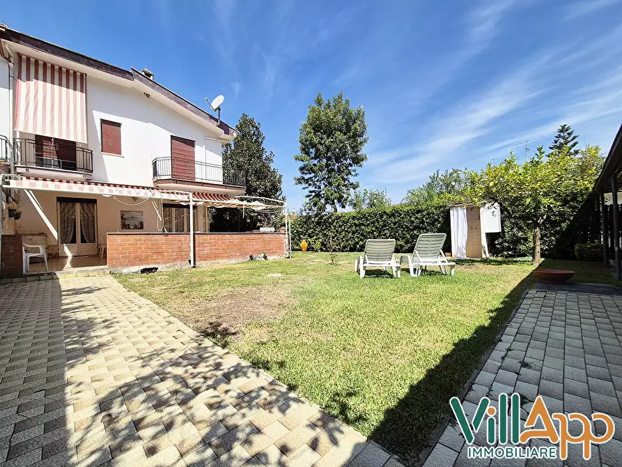 Immagine 22 di Villa in vendita  in Viale delle Rose a Fondi