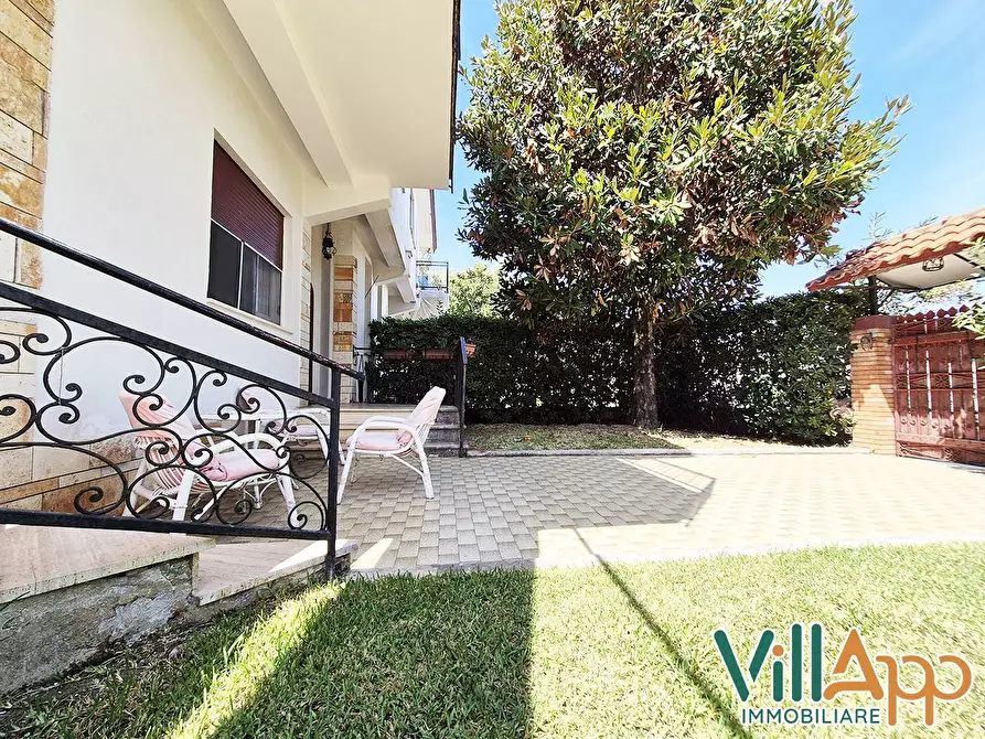 Immagine 26 di Villa in vendita  in Viale delle Rose a Fondi