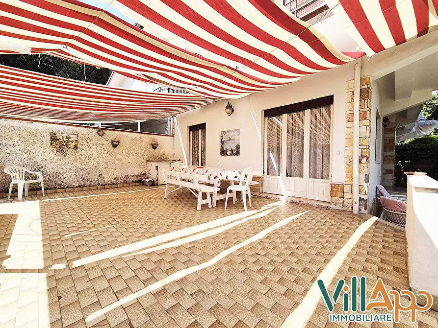 Immagine 25 di Villa in vendita  in Viale delle Rose a Fondi