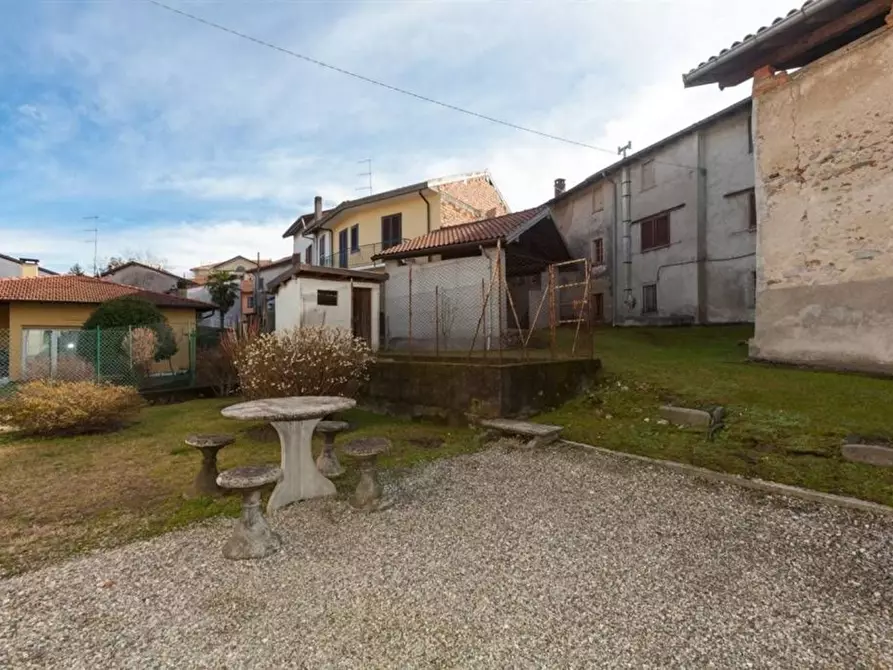 Immagine 4 di Palazzo in vendita  in Via Giuseppe Garibaldi a Biandronno