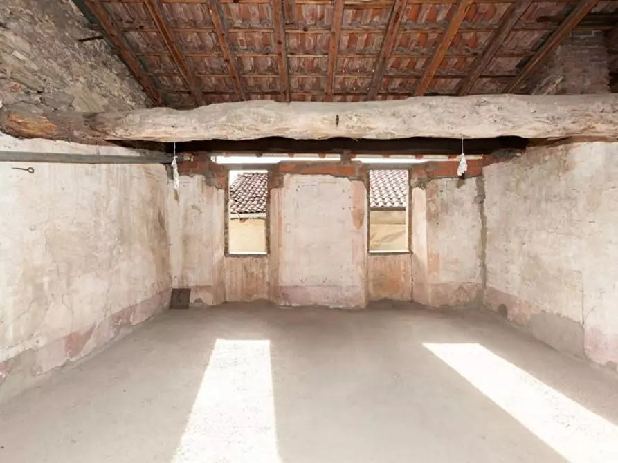 Immagine 12 di Palazzo in vendita  in Via Giuseppe Garibaldi a Biandronno