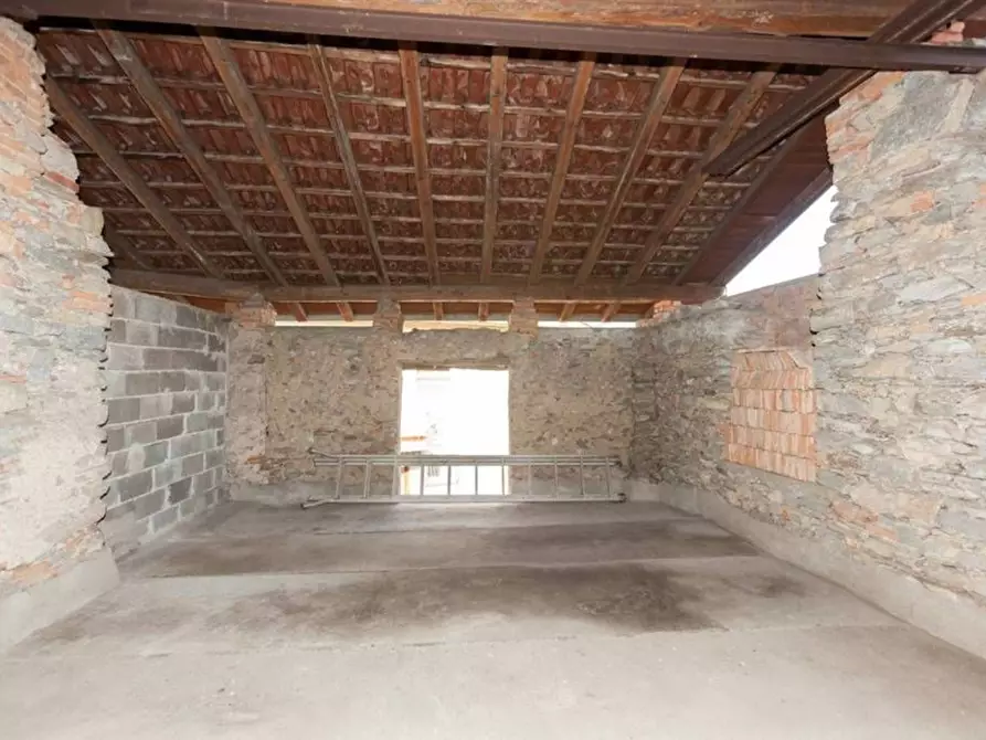 Immagine 19 di Palazzo in vendita  in Via Giuseppe Garibaldi a Biandronno