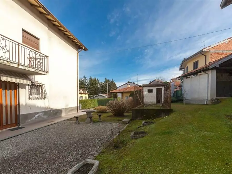 Immagine 6 di Palazzo in vendita  in Via Giuseppe Garibaldi a Biandronno