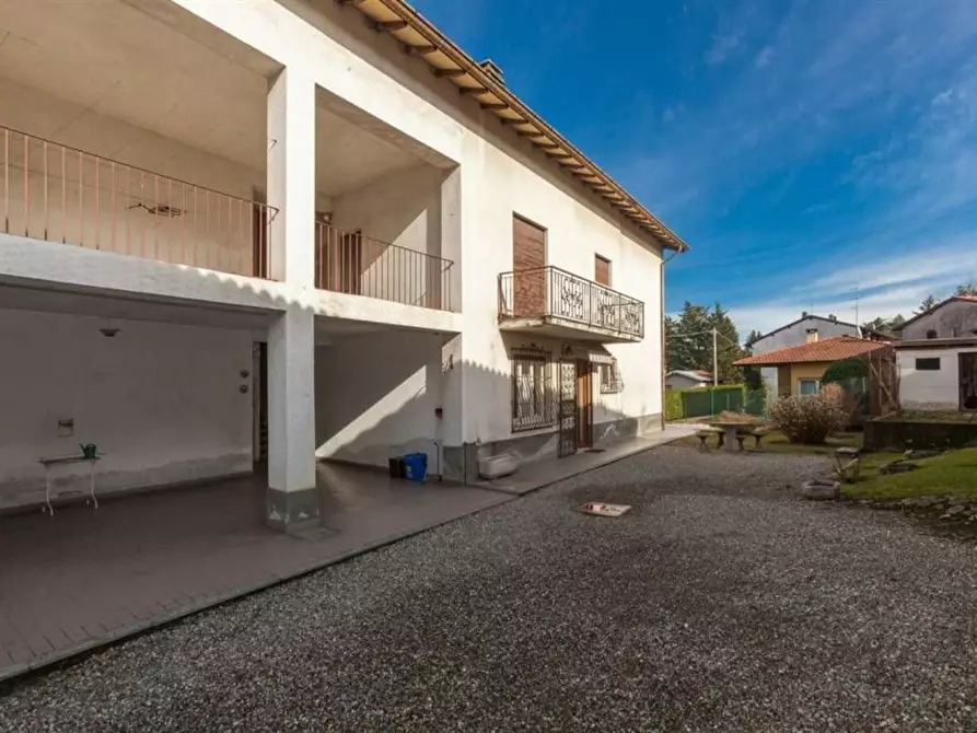 Immagine 7 di Palazzo in vendita  in Via Giuseppe Garibaldi a Biandronno