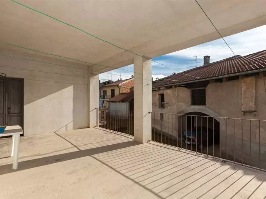 Immagine 8 di Palazzo in vendita  in Via Giuseppe Garibaldi a Biandronno