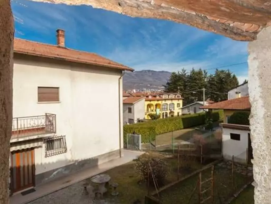 Immagine 10 di Palazzo in vendita  in Via Giuseppe Garibaldi a Biandronno