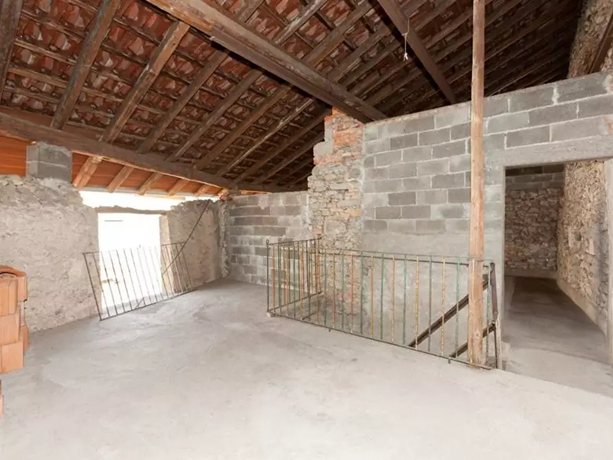 Immagine 11 di Palazzo in vendita  in Via Giuseppe Garibaldi a Biandronno