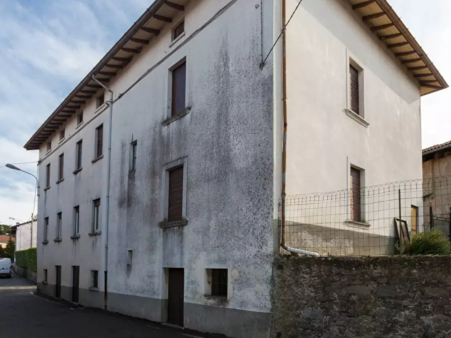 Immagine 2 di Palazzo in vendita  in Via Giuseppe Garibaldi a Biandronno