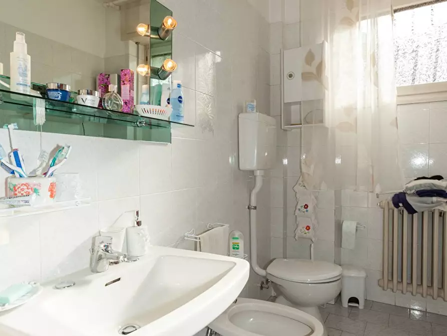 Immagine 23 di Palazzo in vendita  in Via Giuseppe Garibaldi a Biandronno