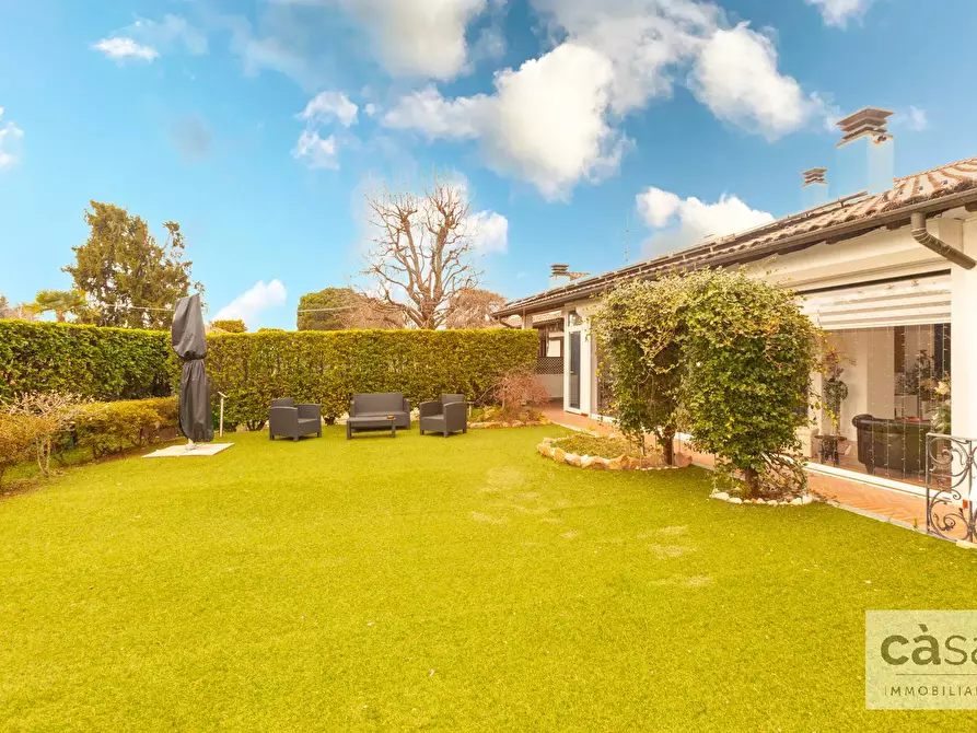 Immagine 11 di Villa in vendita  in Via Del Bacino a Varese