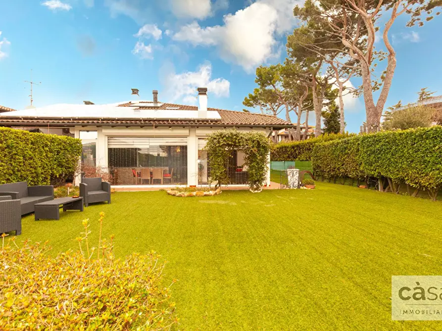 Immagine 2 di Villa in vendita  in Via Del Bacino a Varese