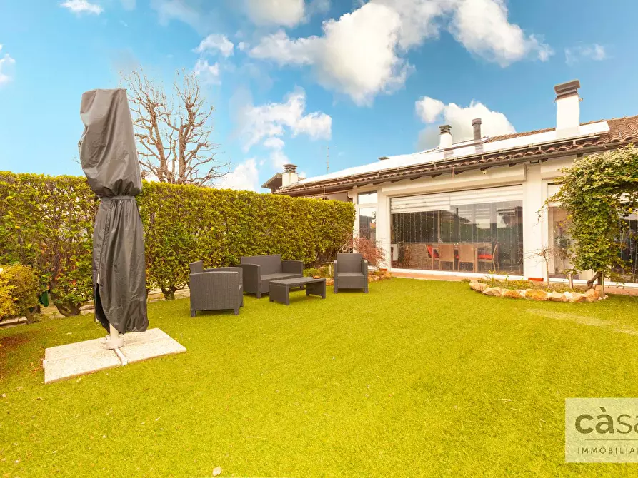 Immagine 13 di Villa in vendita  in Via Del Bacino a Varese