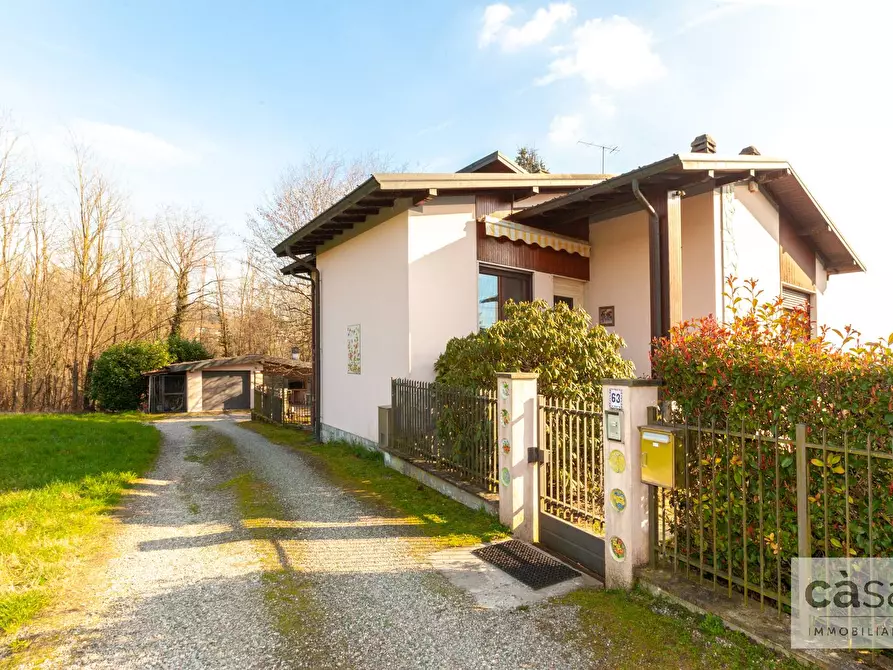 Immagine 1 di Villa in vendita  in VIA VALLE LUNA a Varese