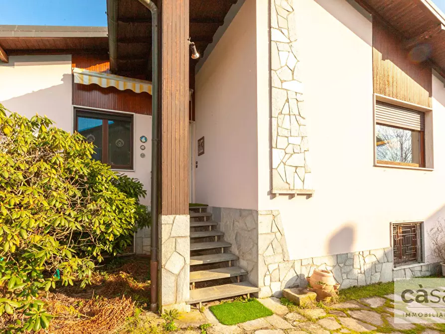 Immagine 14 di Villa in vendita  in VIA VALLE LUNA a Varese